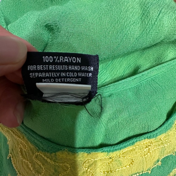 🛍️Sakkas one size sleeveless dress green and yellow embroidered. - Picture 3 of 9